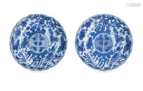 A pair of blue and white porcelain saucers with scalloped ri...