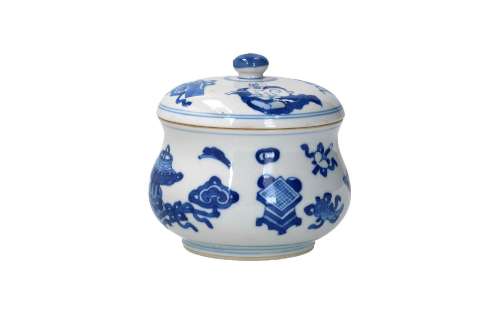 A blue and white porcelain lidded jar, decorated with antiqu...