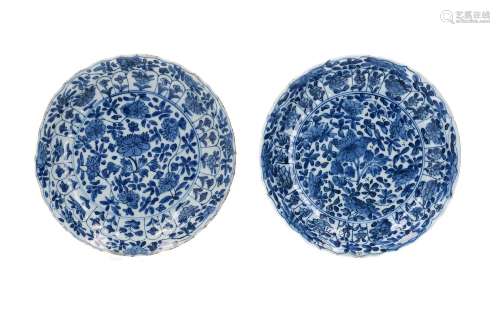 A pair of blue and white porcelain dishes with scalloped rim...
