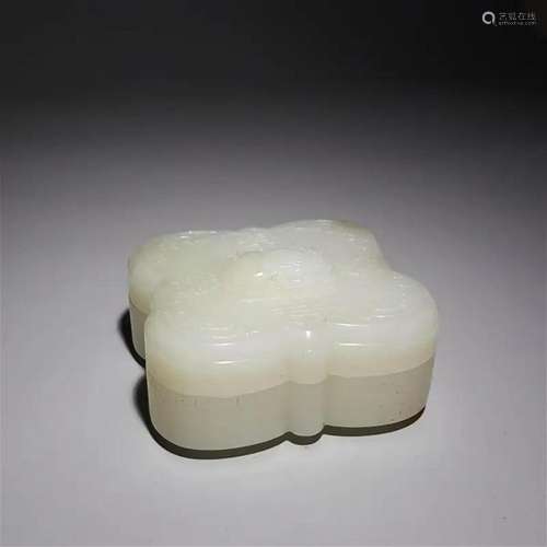 Khotan Jade Peach Box and Cover