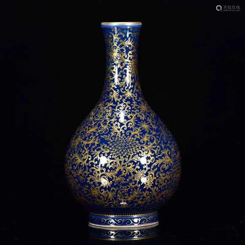 Scarified Blue Gold-decorated Chrysanthemum Bottle Vase