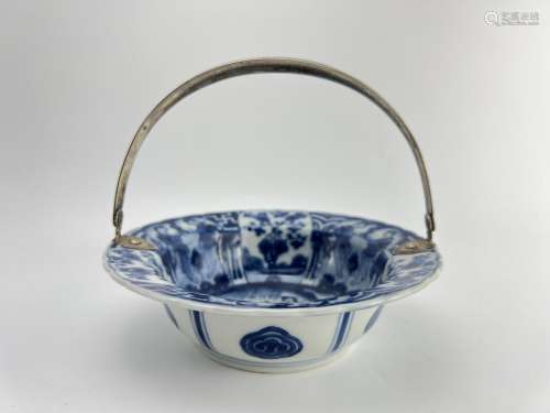 A silver handle mounted blue&white dish, Ming Dynasty Pr...