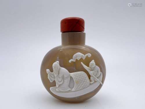 An encaved agate snuff bottle, Qing Dynasty Pr.