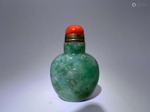 A gree jadeite snuff bottle, Qing Dynasty Pr.