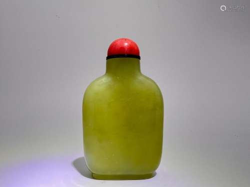 A yellow colour jade snuff bottle, Qing Dynasty Pr.