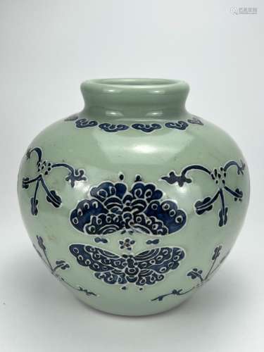 A cyan ground vase, Qing Dynasty Pr.