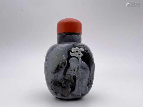 A jade made snuff bottle, Qing Dynasty Pr.