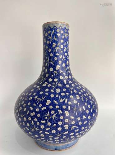 A marked heaven-ball shaped vase, Qing Dynasty Pr.