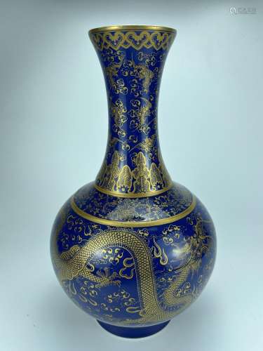 A blue ground gilt marked vase, Qing Dynasty Pr.