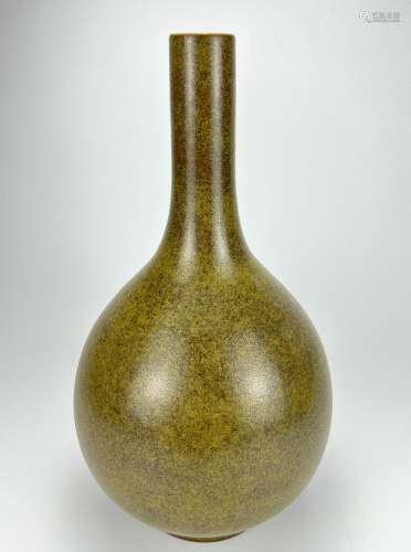 A pointed vase, Qing Dynasty Pr.