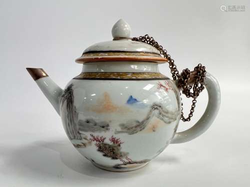 A natrue scene famille rose teapot, Qian Long Pr.