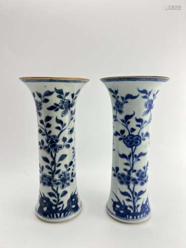 A pair of blue&white vases, Kang Xi Pr.