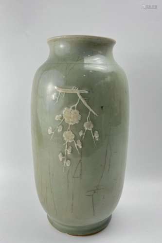 A cyan ground decorated vase, Qing Dynasty Pr.