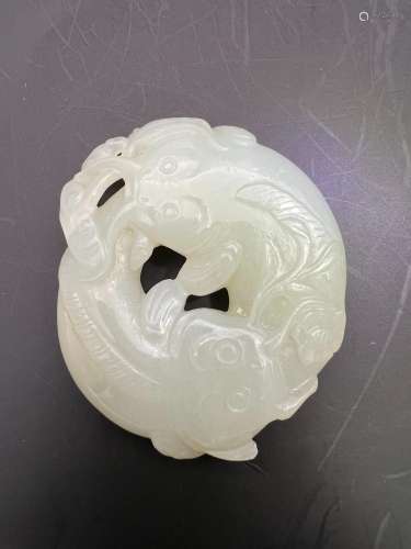 A double fish shape jade pendant, Qing Dynasty Pr.