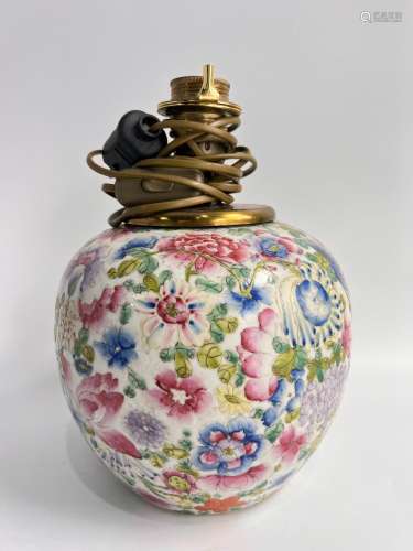 A flower ground porcelain lamp, Qing Dynasty Pr.