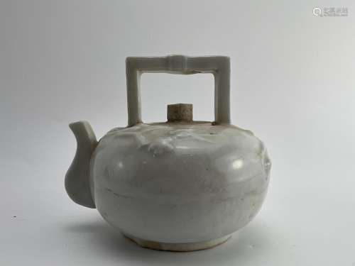 A white glazed teapot, KangXi Pr.
