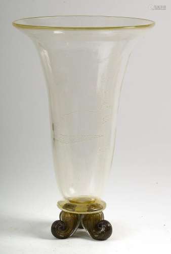 Grand vase cornet tripode en verre de Murano translucide et ...