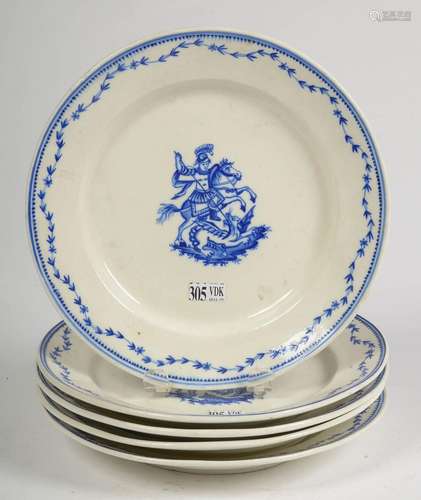 Suite de cinq assiettes en porcelaine tendre bleue et blanch...