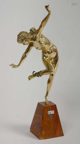 "Danseuse au serpent" en bronze à patine dorée sur...