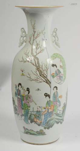 Grand vase en porcelaine polychrome de Chine décoré de "...