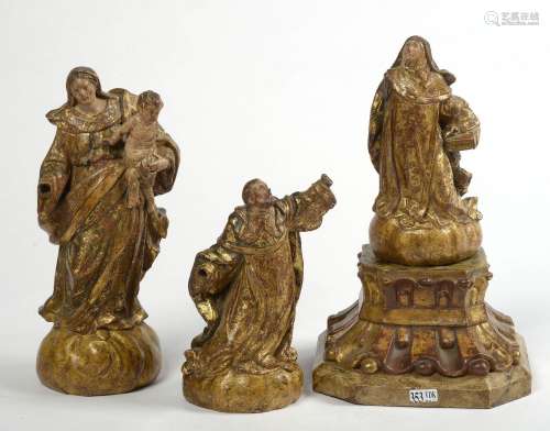 Lot de trois statues en bois sculpté, polychromé et doré : &...