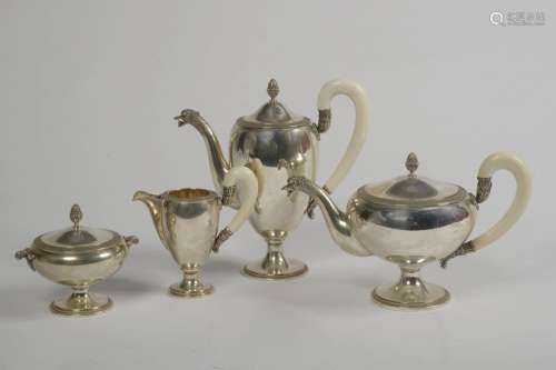 Service à thé quatre pièces de style Empire en argent 925/10...