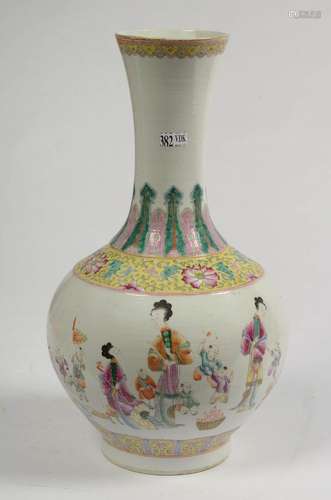 Vase pansu en porcelaine polychrome de Chine à décor de &quo...