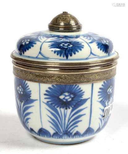 Pot couvert en porcelaine bleue et blanche de Chine à décor ...