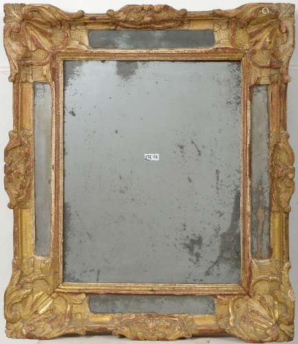 Petit miroir rectangulaire Régence en bois sculpté et doré. ...