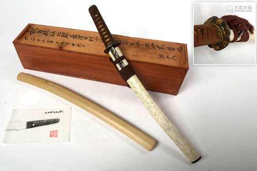 Wakizashi en Koshirae avec shirasaya et tsunagi.
<br />
Sign...