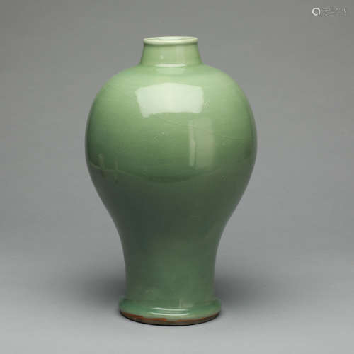 明 龍泉窯花瓶