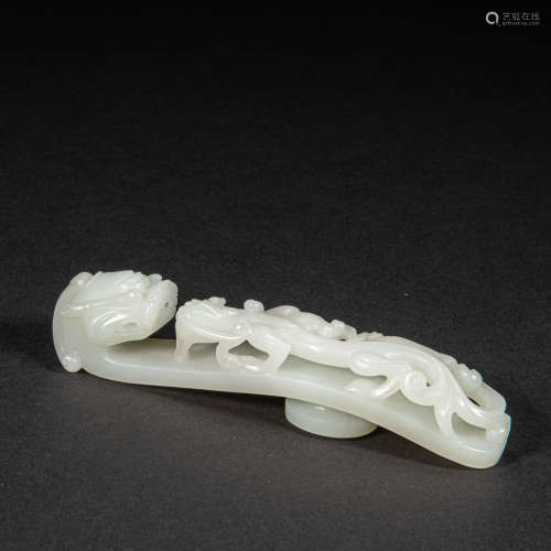 CHINESE HETIAN JADE WITH HOOK, MING DYNASTY