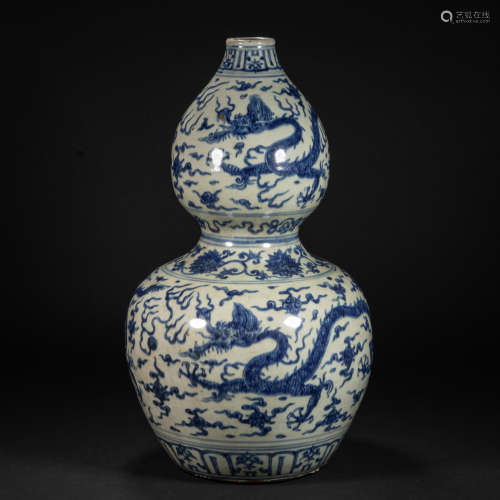 CHINESE BLUE AND WHITE GOURD VASE, MING DYNASTY