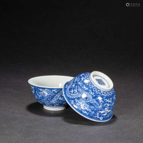 A PAIR OF CHINESE BLUE AND WHITE CUPS, QING DYNASTY