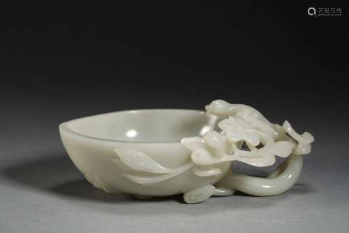 White jade peach shaped cup in Qing Dynasty