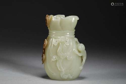 White jade burden bottle of Qing Dynasty