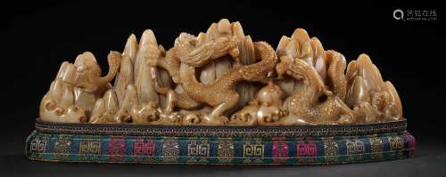 CHINESE QING DYNASTY SHOUSHAN STONE DRAGON ORNAMENT