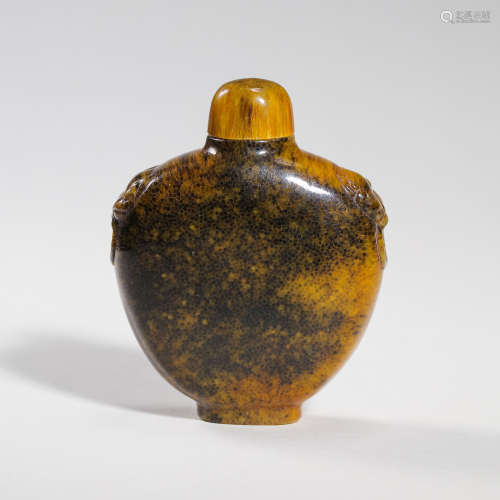 CHINESE QING DYNASTY HORN SNUFF BOTTLE