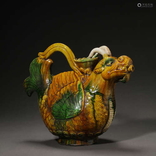 CHINESE LIAOJIN PERIOD TRI-COLOURED GLAZED FISH DRAGON POT