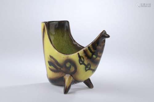 ACCOLAY (1945 -1983).<br />
Un vase de forme zoomorphe en cé...