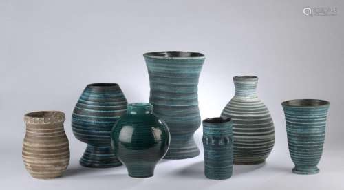 ACCOLAY (1945 -1983).<br />
Un ensemble de sept vases en cér...