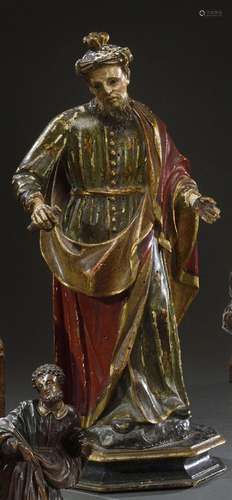 Statue en bois polychrome et or d'un homme barbu au turban, ...