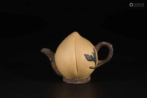 20世紀八十年代 紫砂一廠三色倒樁桃形壺