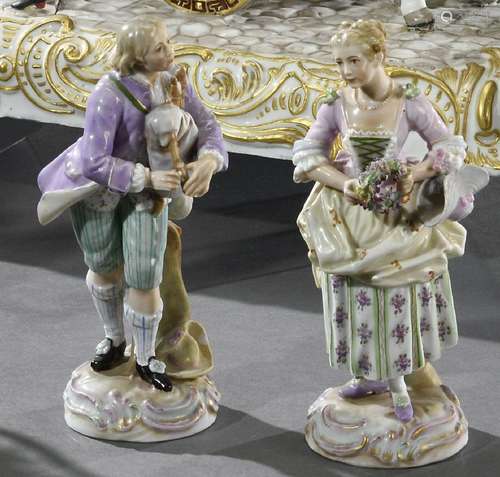 ALLEMAGNE<br />
Deux figures debout en porcelaine à décor po...