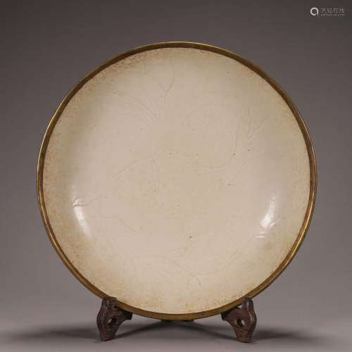 CHINESE GOLD MOUNTED PORCELAIN DING KILN WHITE GLAZE PLATE