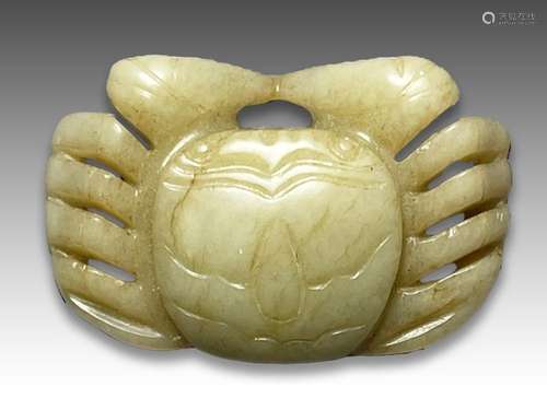 A CHINESE JADE CRAB PENDANT, 18TH CENTURY, QING DYNASTY (164...