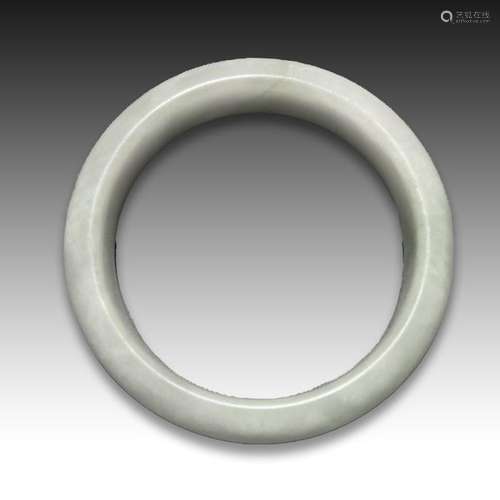 A CHINESE PALE CELADON JADE BANGLE, QING DYNASTY (1644-1911)