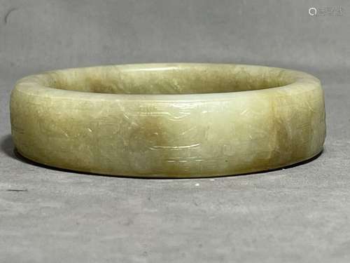 A RARE CARVED CHINESE YELLOW JADE BANGLE, MING DYNASTY (1368...