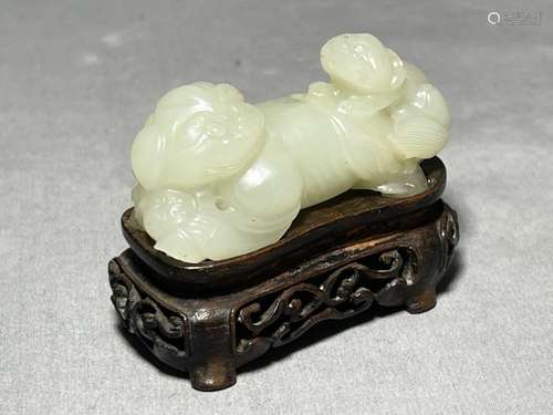 A FINE CHINESE JADE CHILONG GROUP, QIANLONG PERIOD, (1736-17...