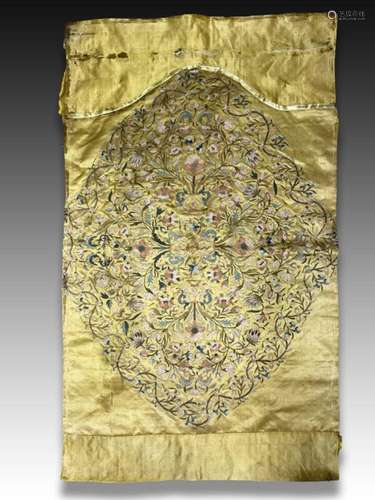 A CHINESE EMBROIDERY SILK HANGING, QING DYNASTY (1644-1911)